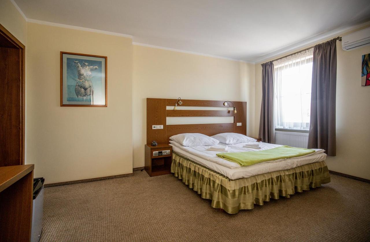 Pensjonat Rogatka Osieczna Exteriér fotografie